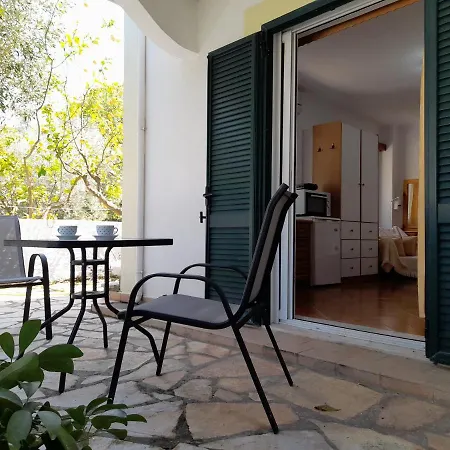 Queen Bay Studios Vasiliki  Exterior photo