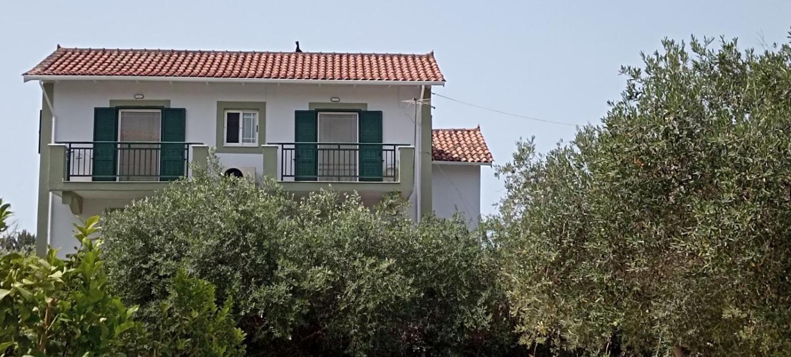 Queen Bay Apartment *