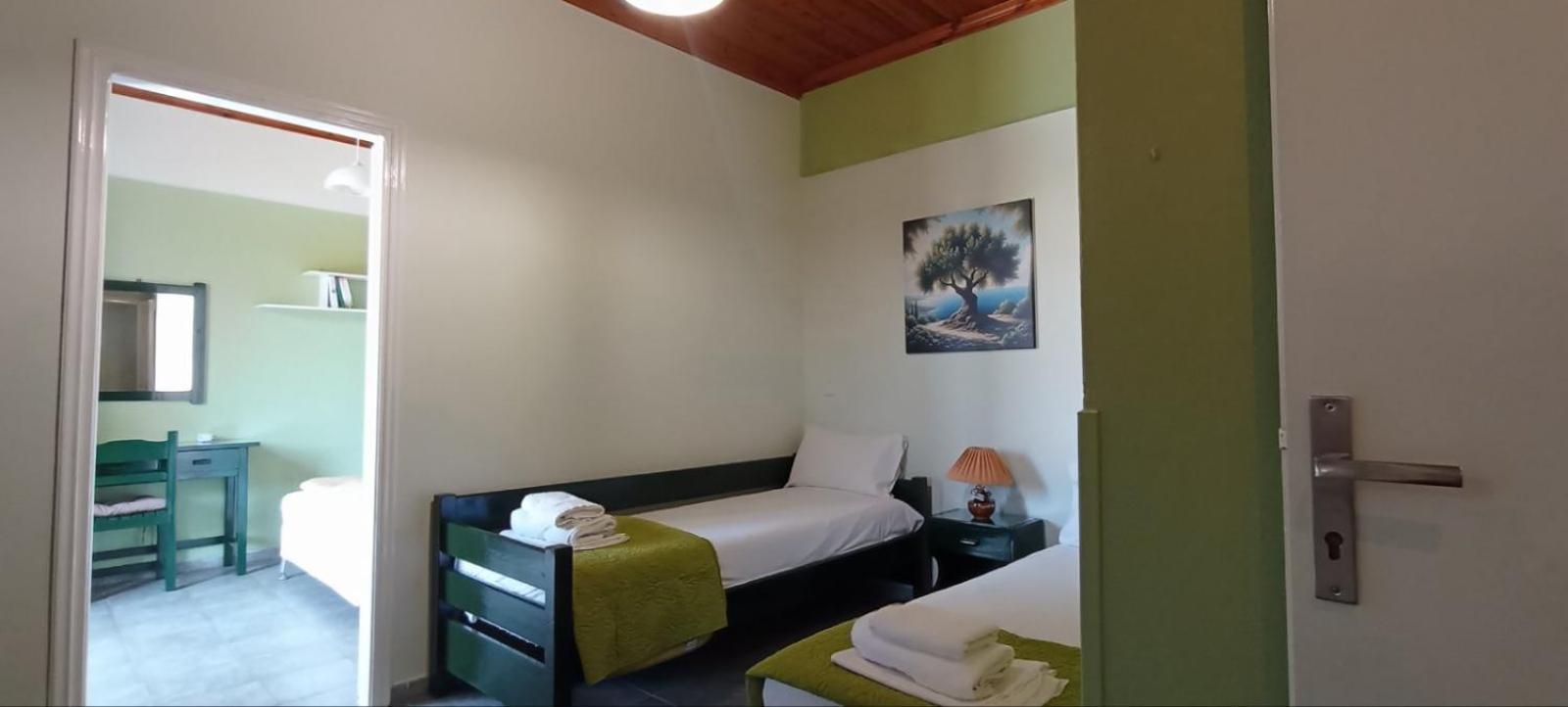 Queen Bay Apartment