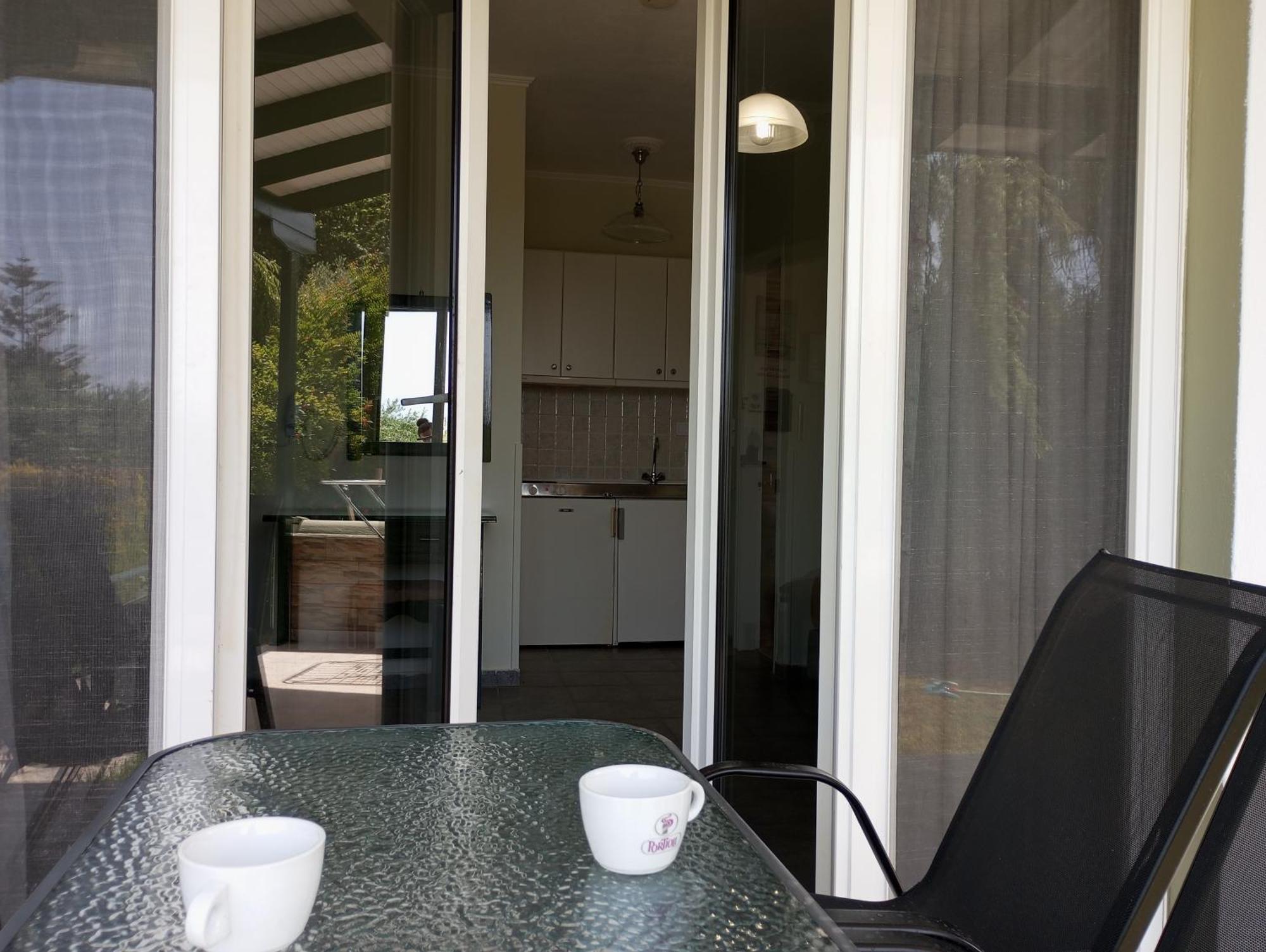 Queen Bay Apartment